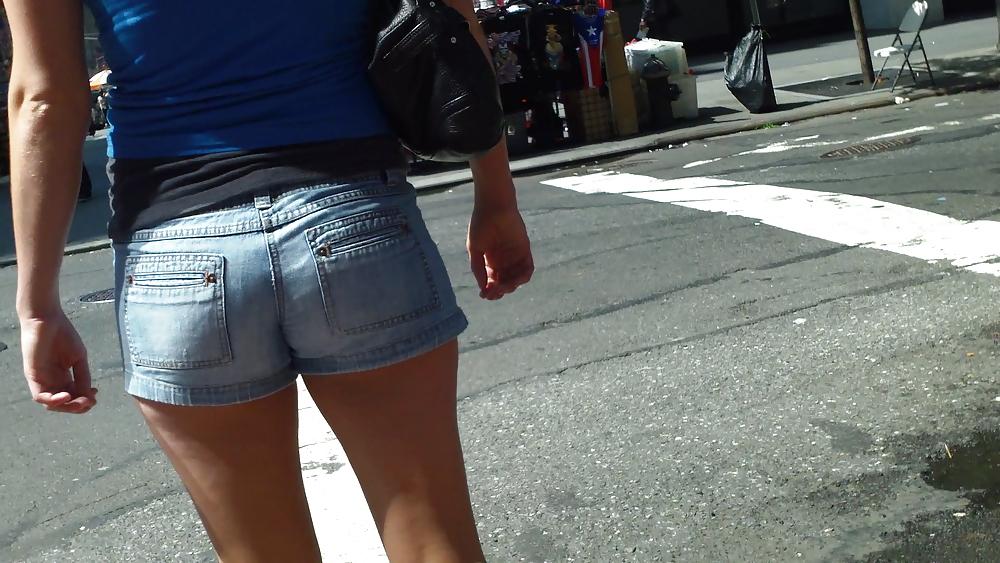 10P A nice butt & ass in blue jean shorts 