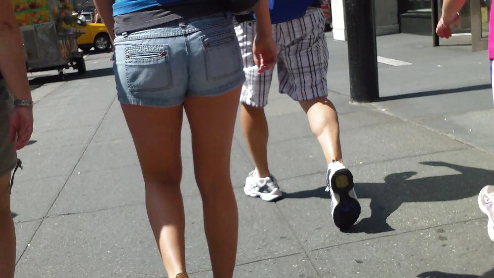 10P A nice butt & ass in blue jean shorts 
