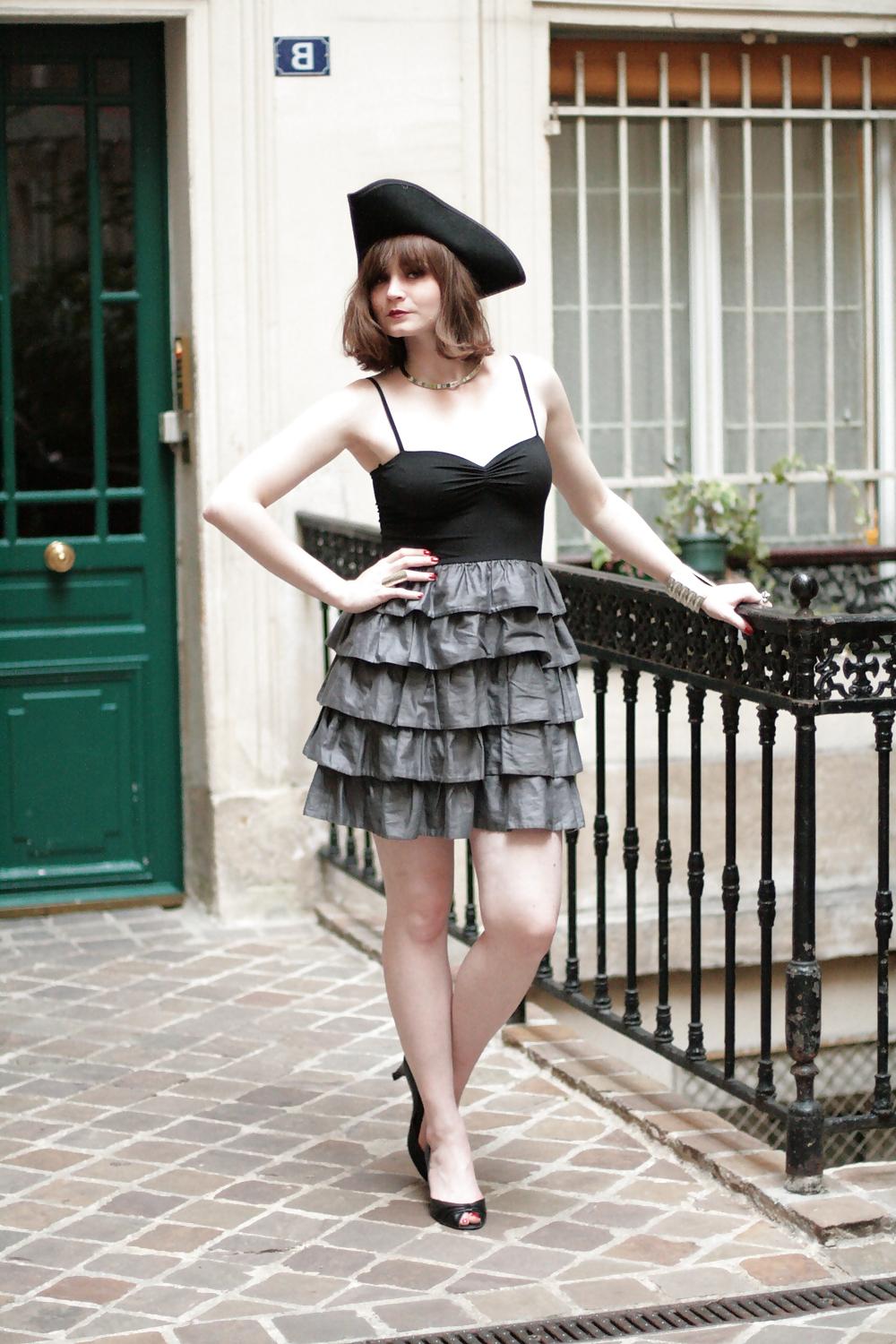 25P French Bloggers Mode with sexy legs 33