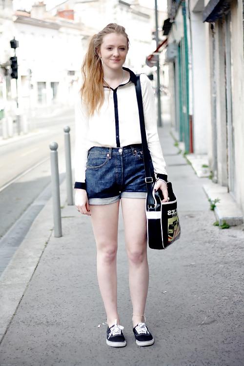 25P French Bloggers Mode with sexy legs 33