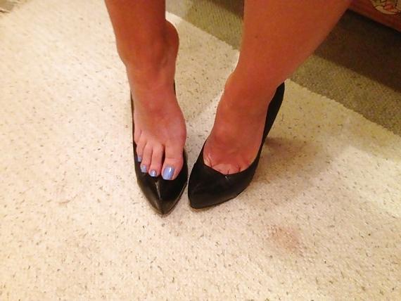 10P Feet & heels - blue toes 