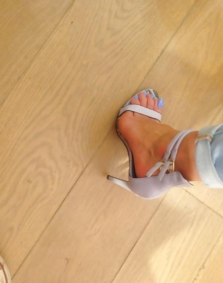 10P Feet & heels - blue toes 