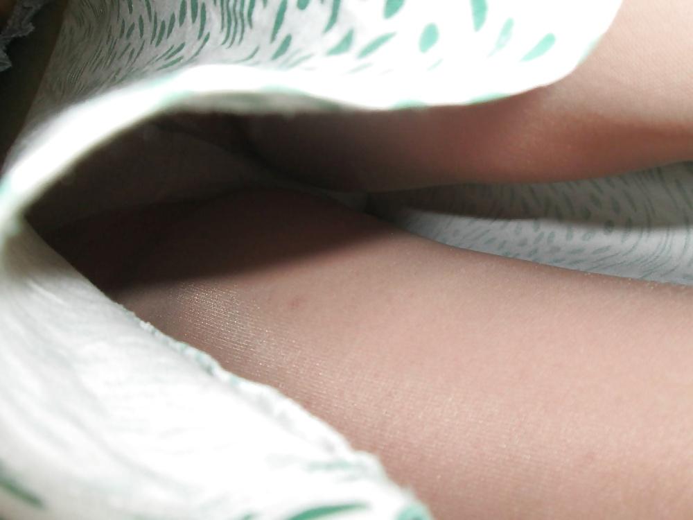 25P Pantyhose upskirt