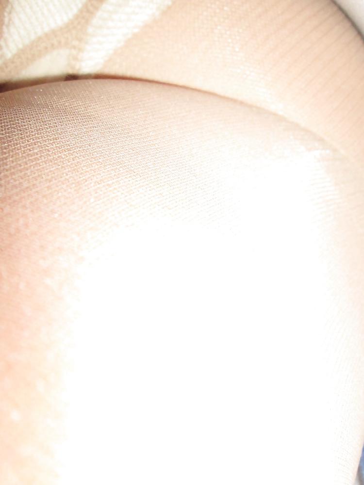 25P Pantyhose upskirt
