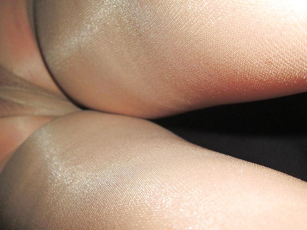 25P Pantyhose upskirt