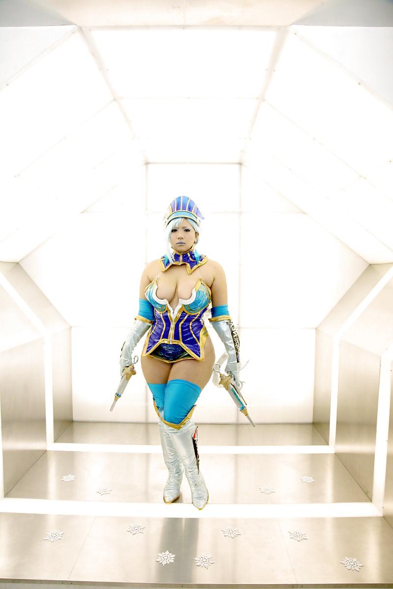 25P Curvy Cosplay Girls 4