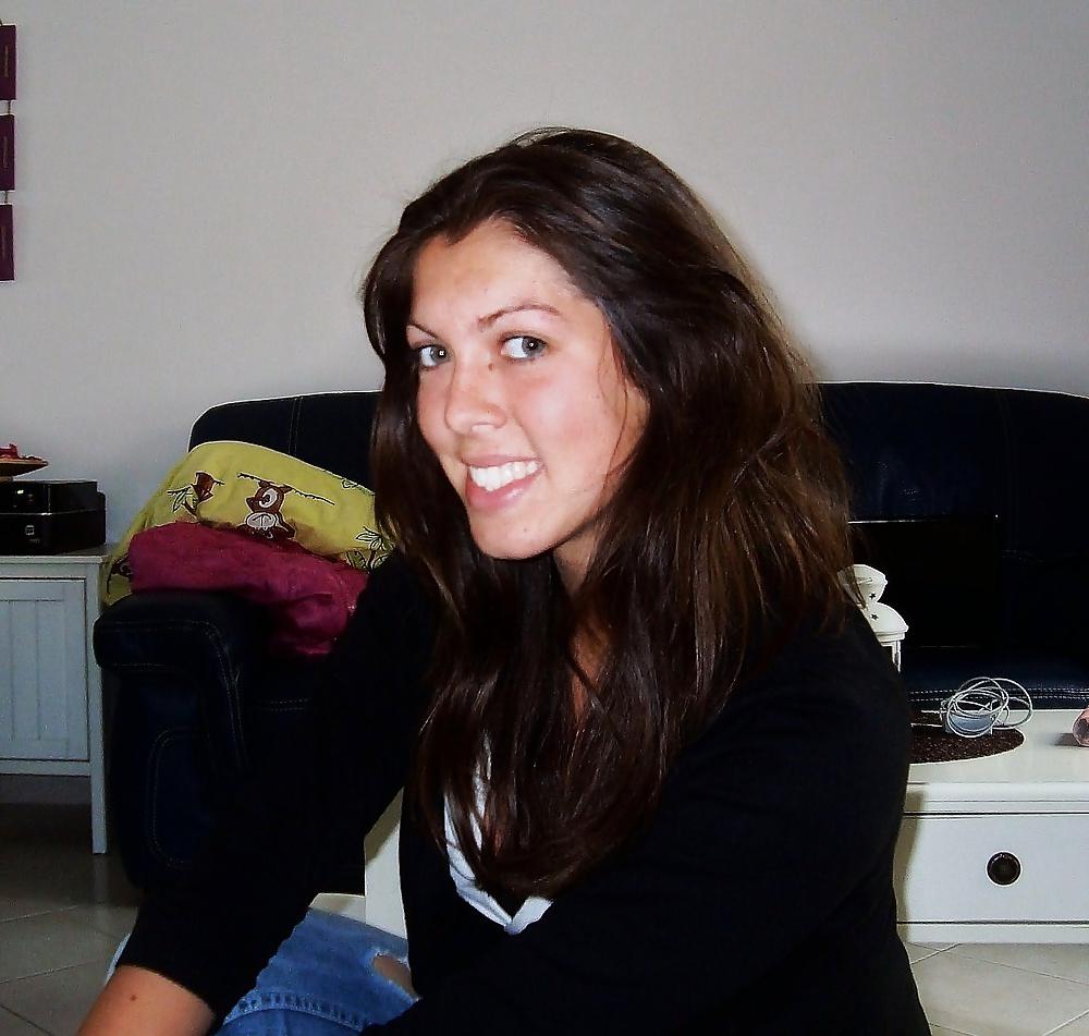 11P Pauline une Bonne BCBG a demonter 
