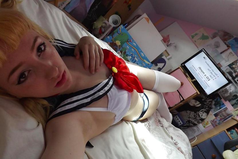 25P Young cosplay teen.