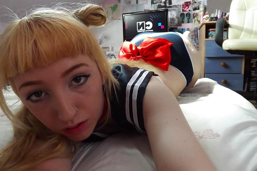 25P Young cosplay teen.