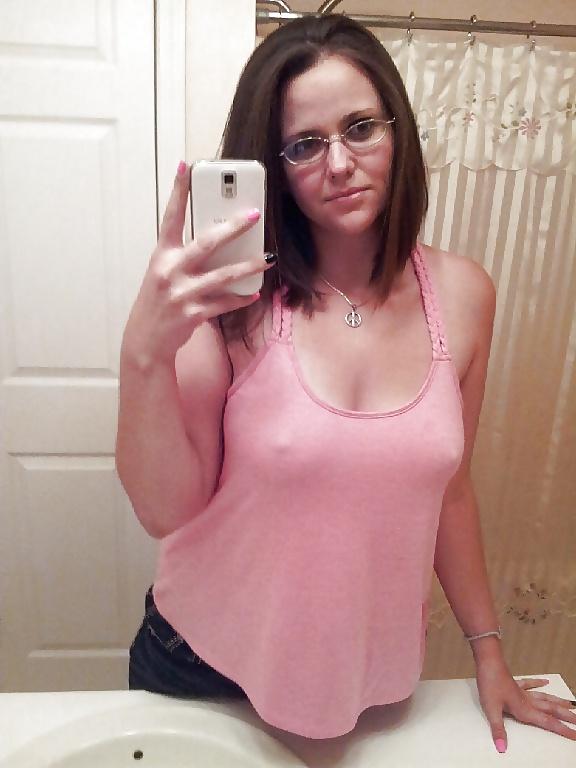 25P Hot thick nerdy wife