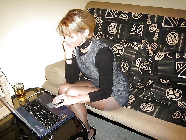 25P She's Sexy In Her Pantyhose!!!
