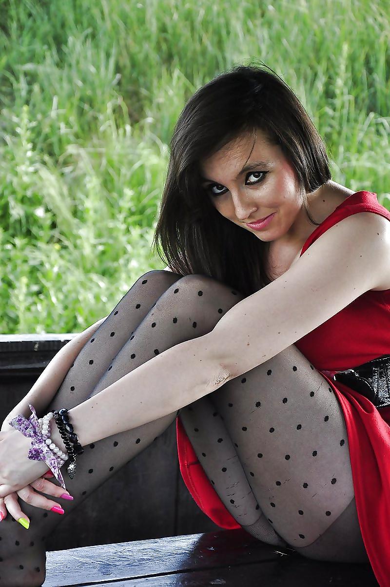 25P She's Sexy In Her Pantyhose!!!