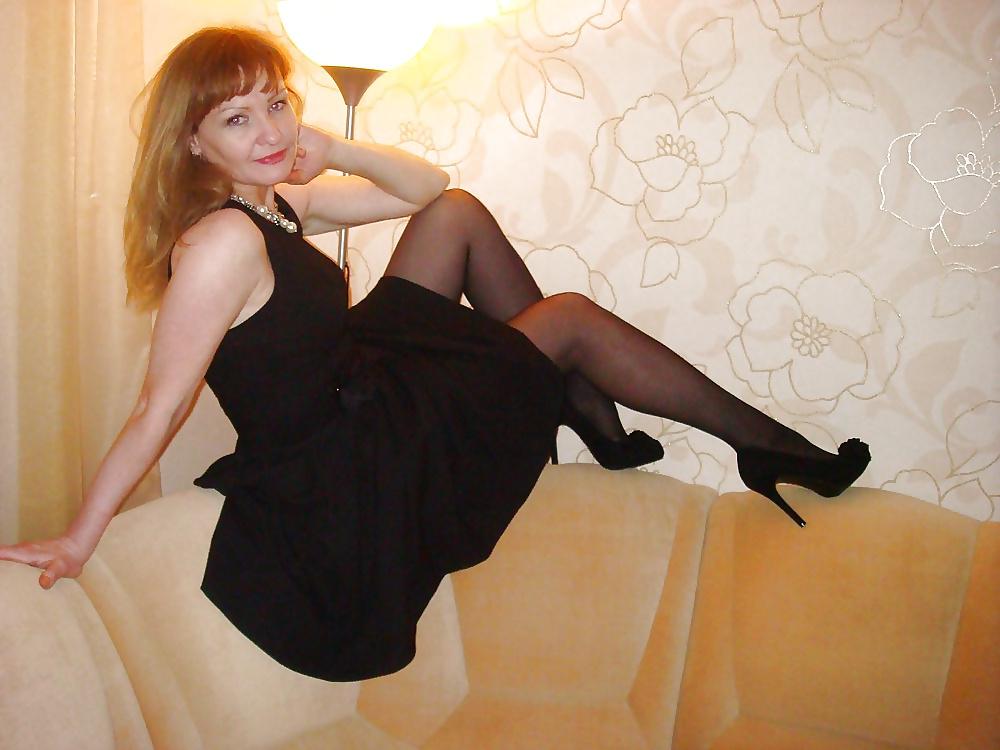 25P She's Sexy In Her Pantyhose!!!
