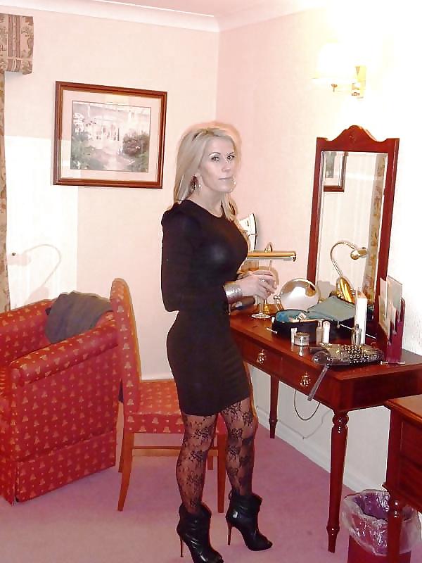 25P She's Sexy In Her Pantyhose!!!
