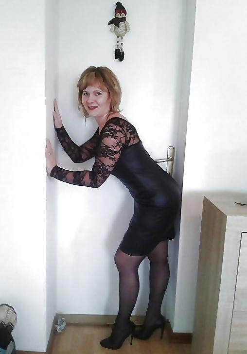 25P She's Sexy In Her Pantyhose!!!