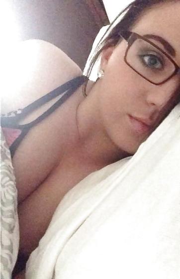 8P Busty Amatuer 54