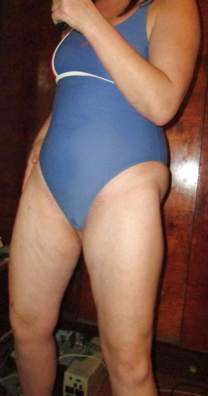 15P Lili in sport swimsuit2