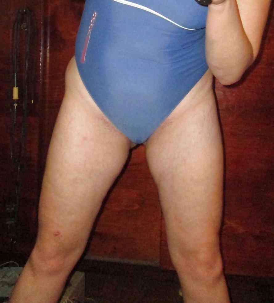 15P Lili in sport swimsuit2
