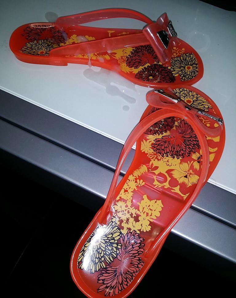 11P Wear fuck cum 2 pair of NOT my mother flip flops summer sandals