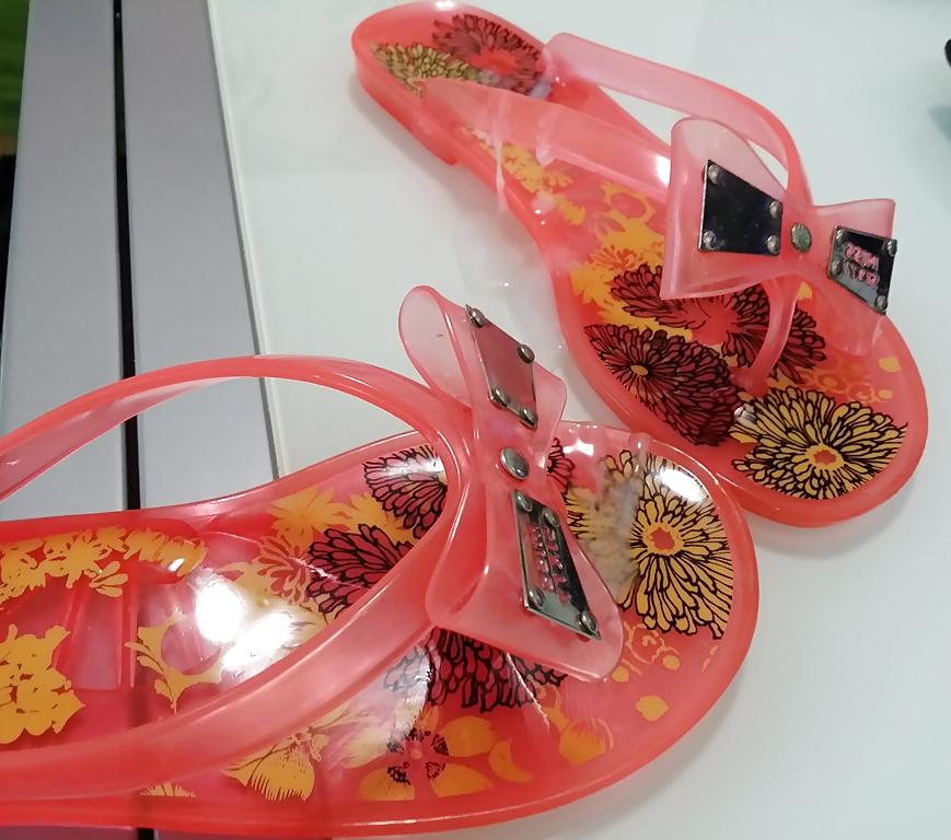 11P Wear fuck cum 2 pair of NOT my mother flip flops summer sandals