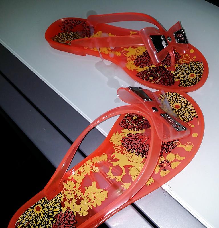 11P Wear fuck cum 2 pair of NOT my mother flip flops summer sandals