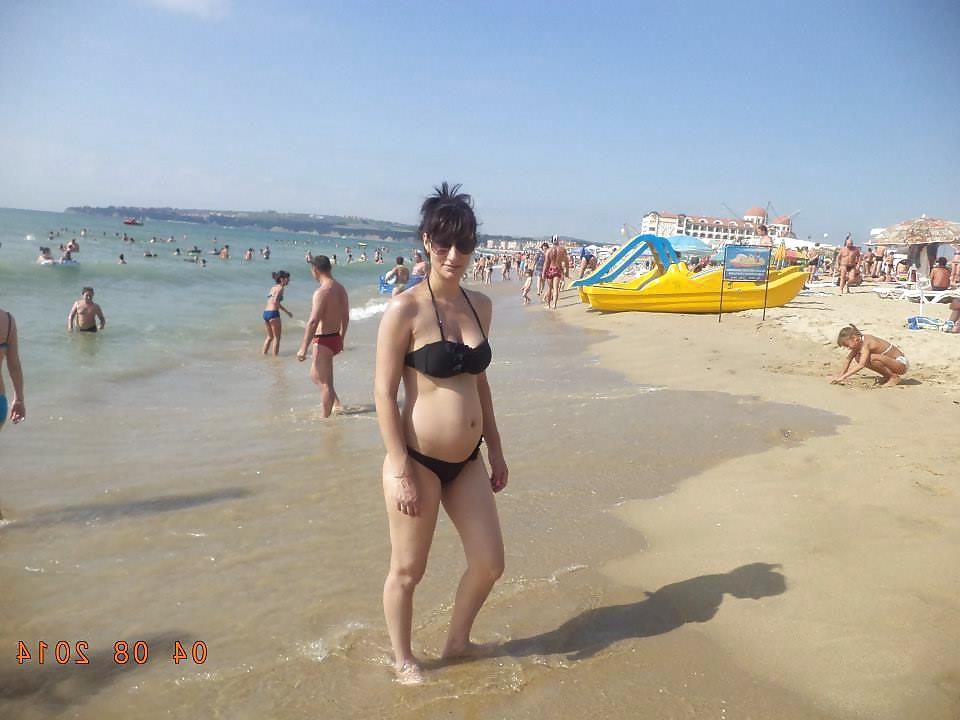 25P Very beautiful mom with a little ass