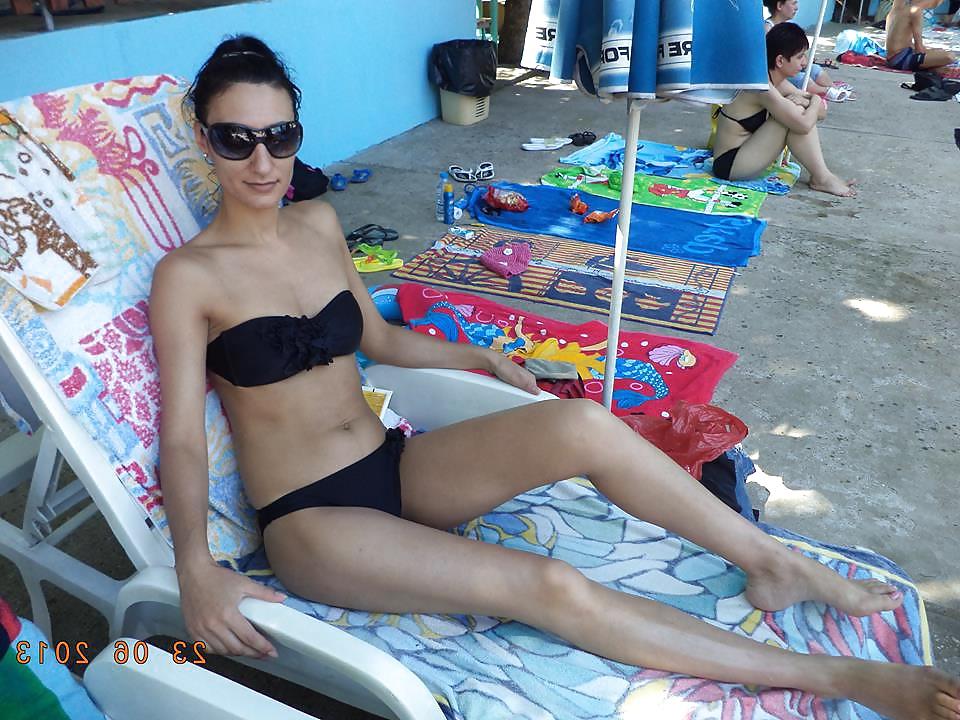 25P Very beautiful mom with a little ass