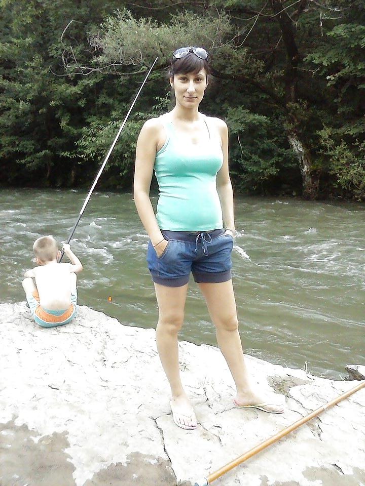 25P Very beautiful mom with a little ass
