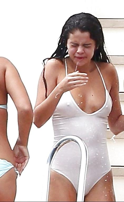15P Selena Gomez - Perfect Ass in a Swimsuit