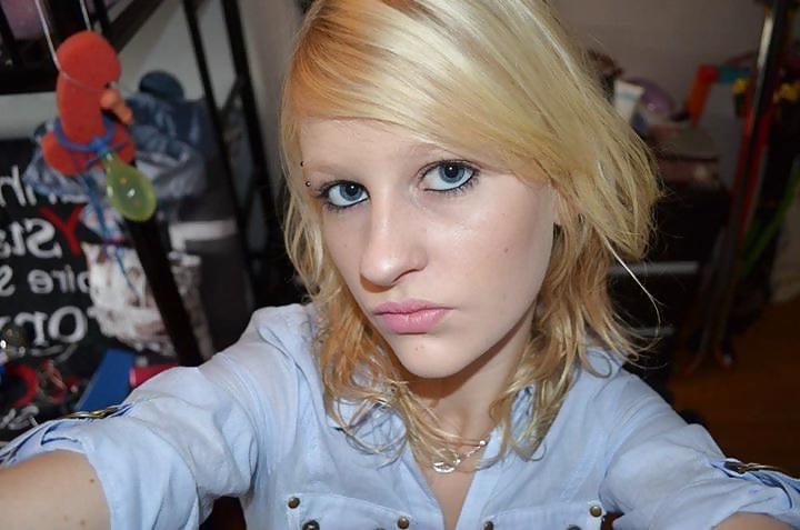 20P Blondasse pute a blacks 2