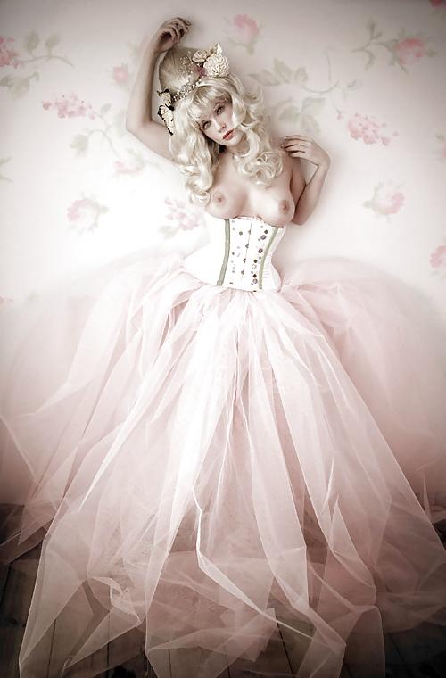 15P Ce que j'aime What I like : Hat, Heels and corset