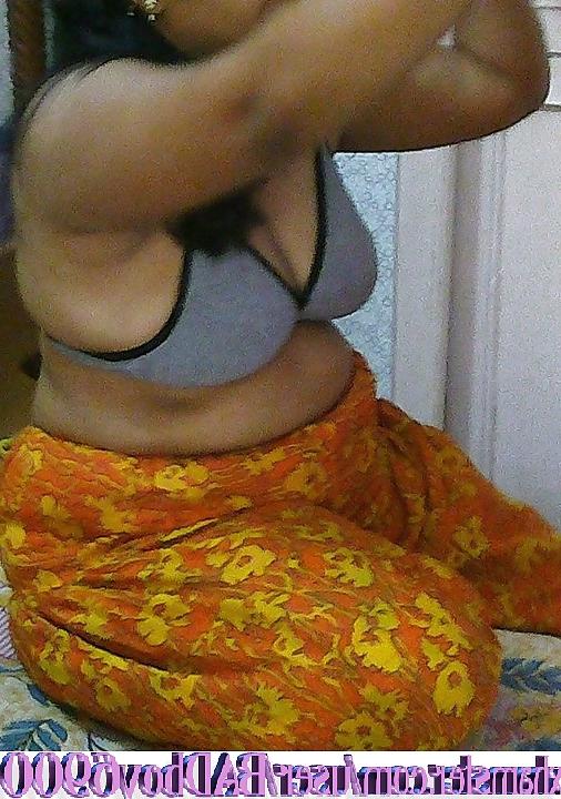 6P Aunty Sanjana Open her Dress