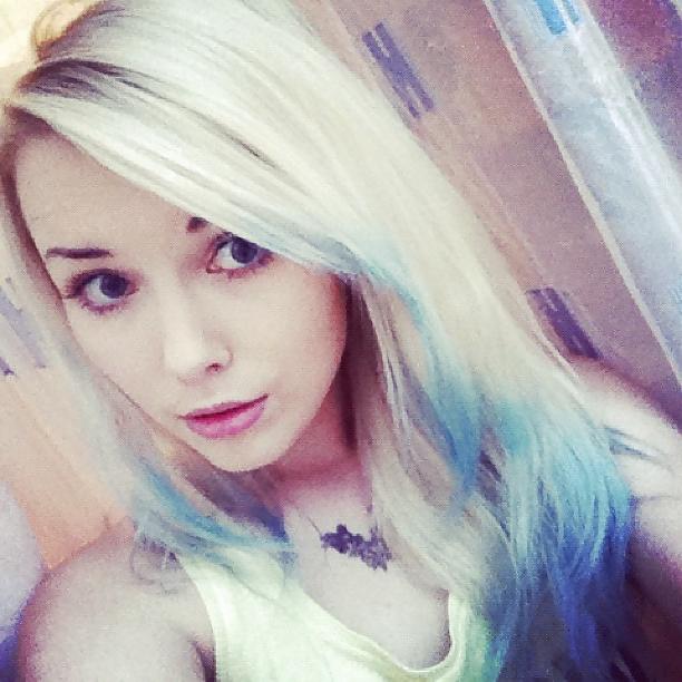 8P Blue Hair