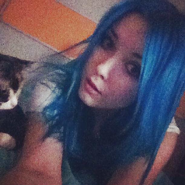 8P Blue Hair