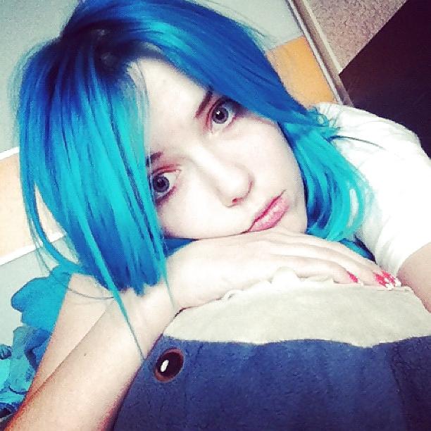 8P Blue Hair