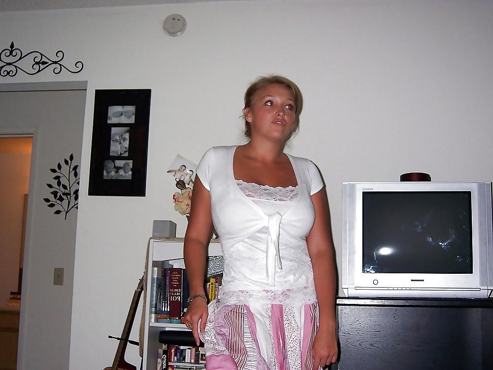 25P Busty Tina's blowjob