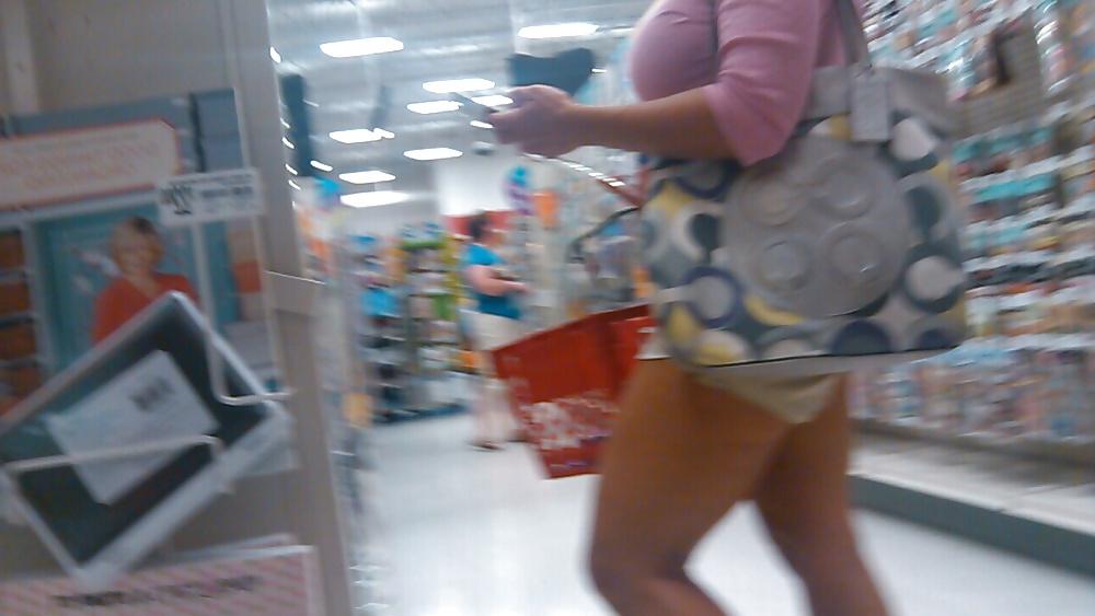 7P Candid Busty MILF Pink Shirt