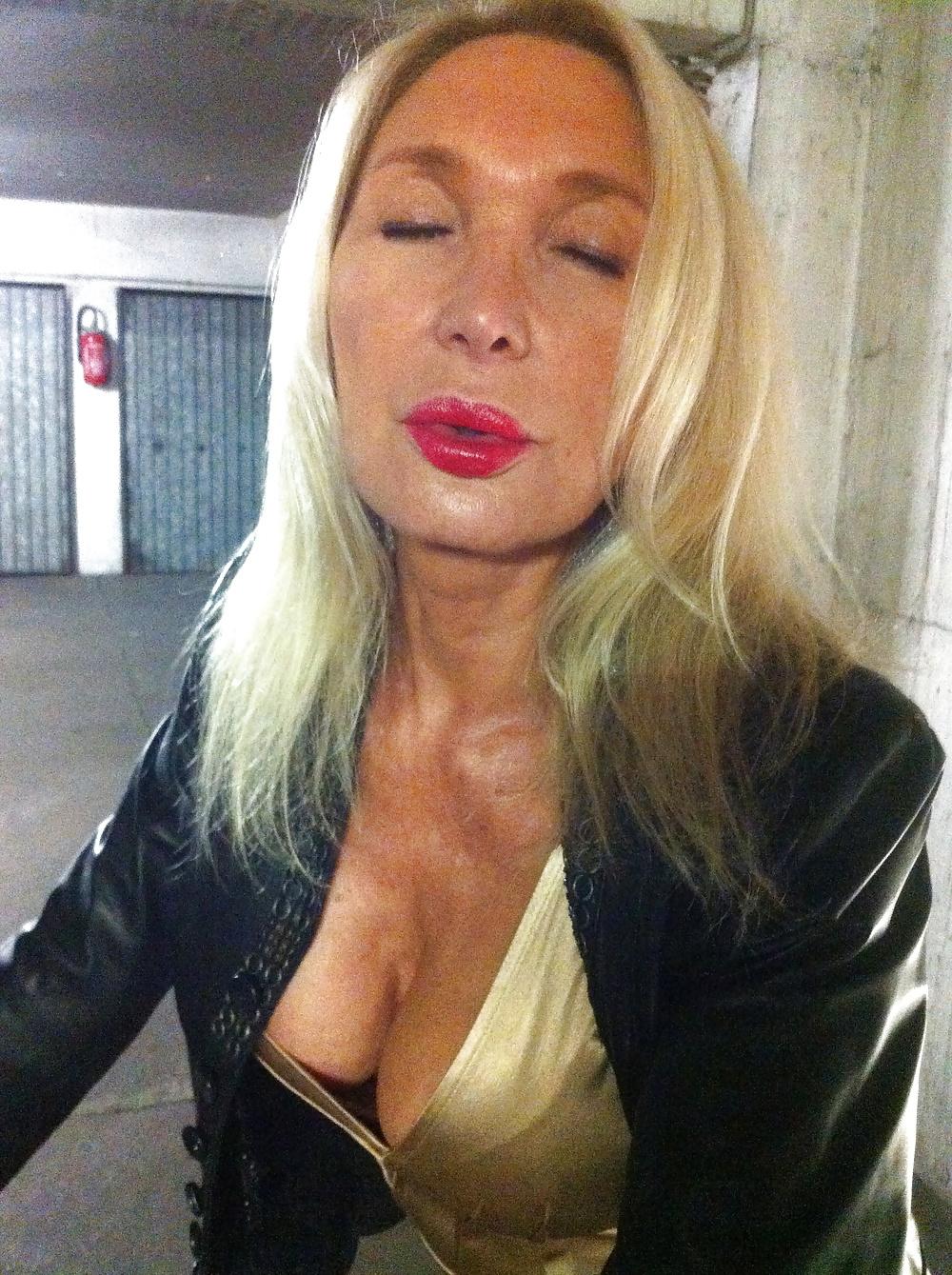 25P Lisa-Mature French Wife