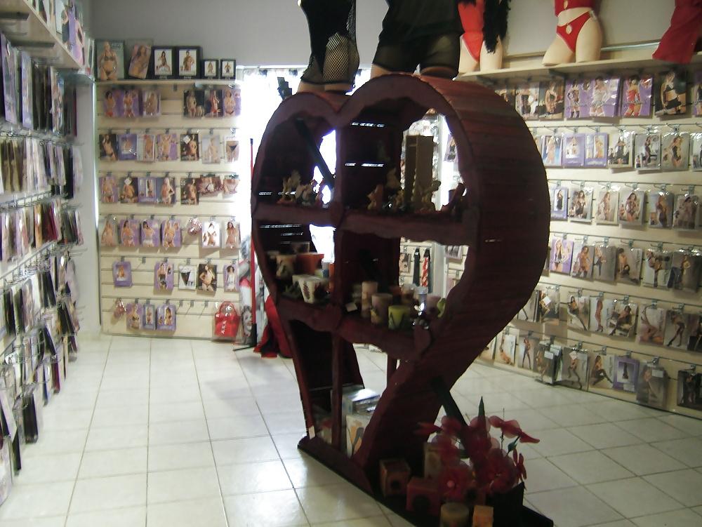 22P Greek sex shop www.aisthiseis.gr