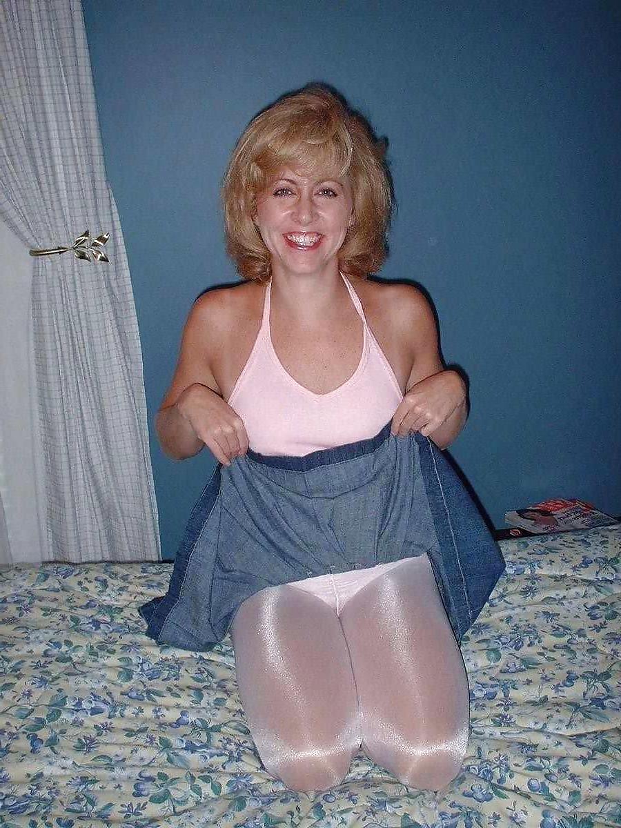 25P JUST PANTYHOSE mature 2 IBSTROKING!!!!!!!