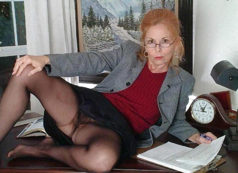 25P JUST PANTYHOSE mature 2 IBSTROKING!!!!!!!