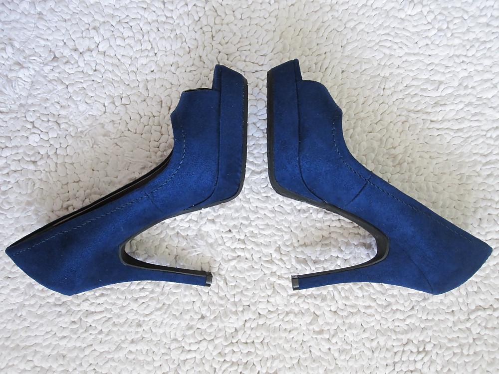 20P Blue Suede High Heel Shoes