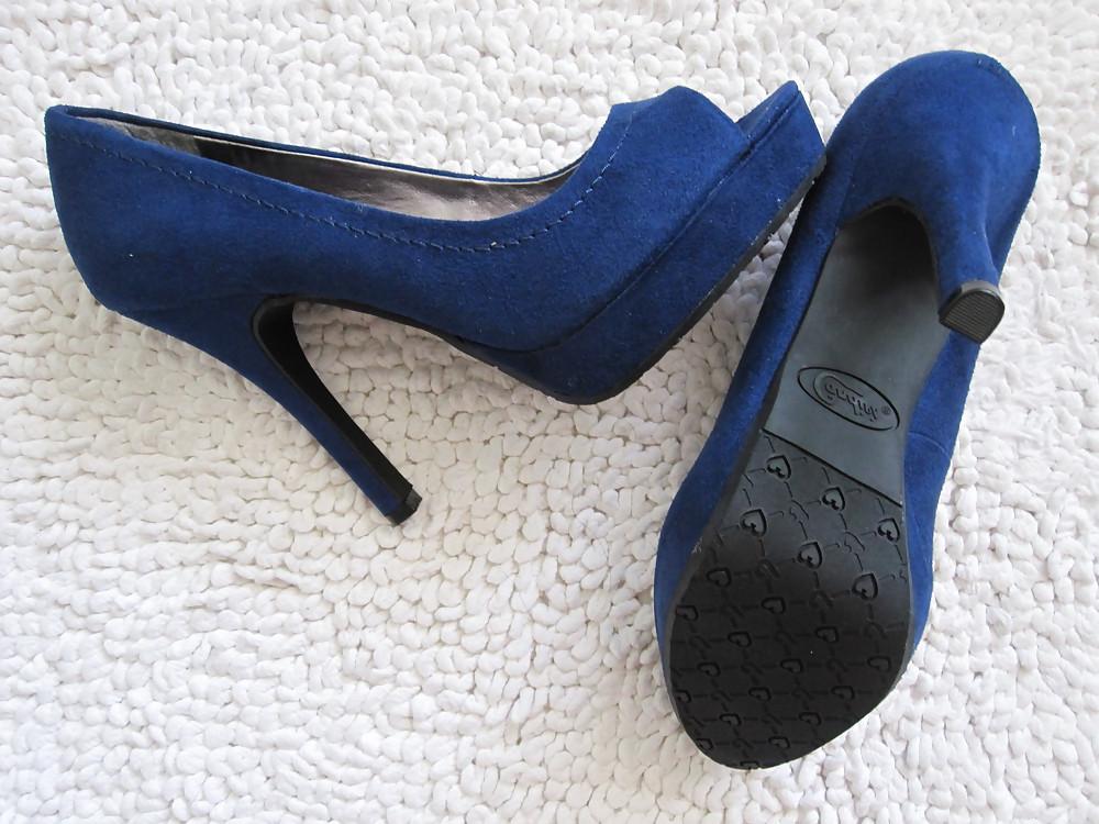20P Blue Suede High Heel Shoes
