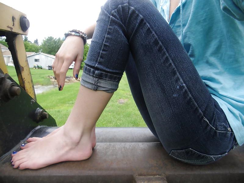 25P Random feet, footjob pt 18