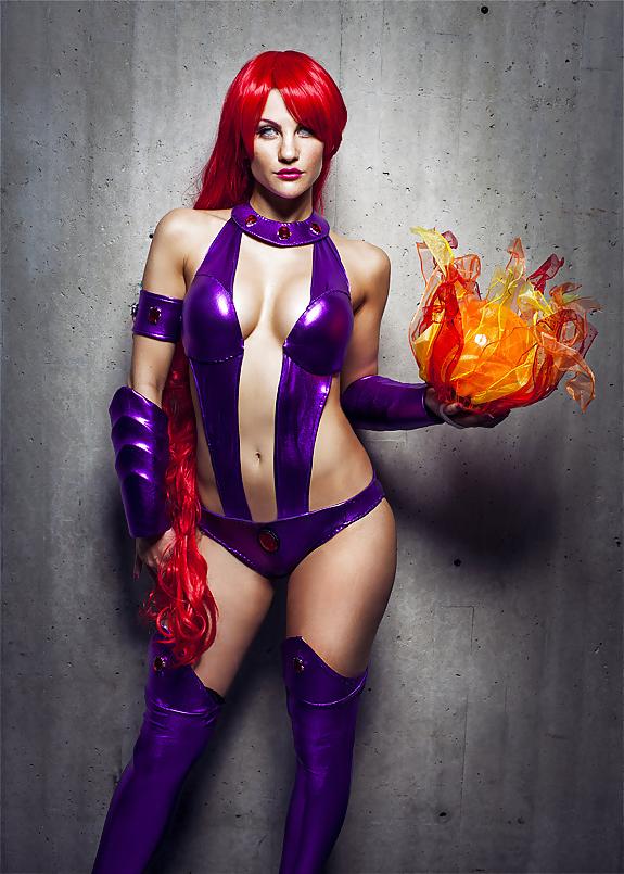 14P Cosplay and Game Babes