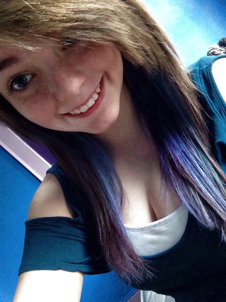 14P Hot girl with blue hair