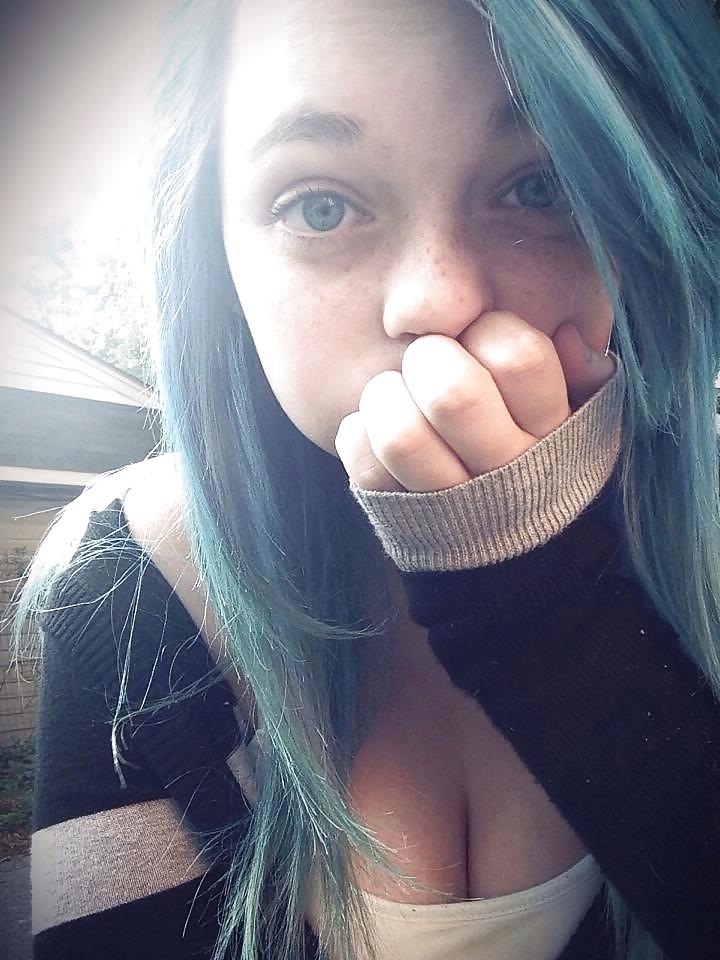 14P Hot girl with blue hair