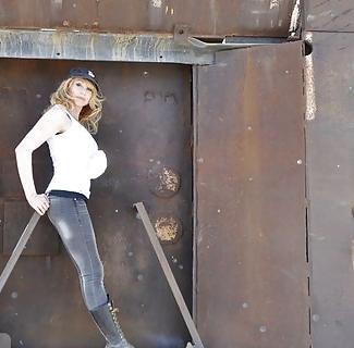 25P Kari byron natural beauty.