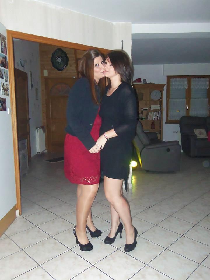 25P Francaises en talon french girl in high heels ep1