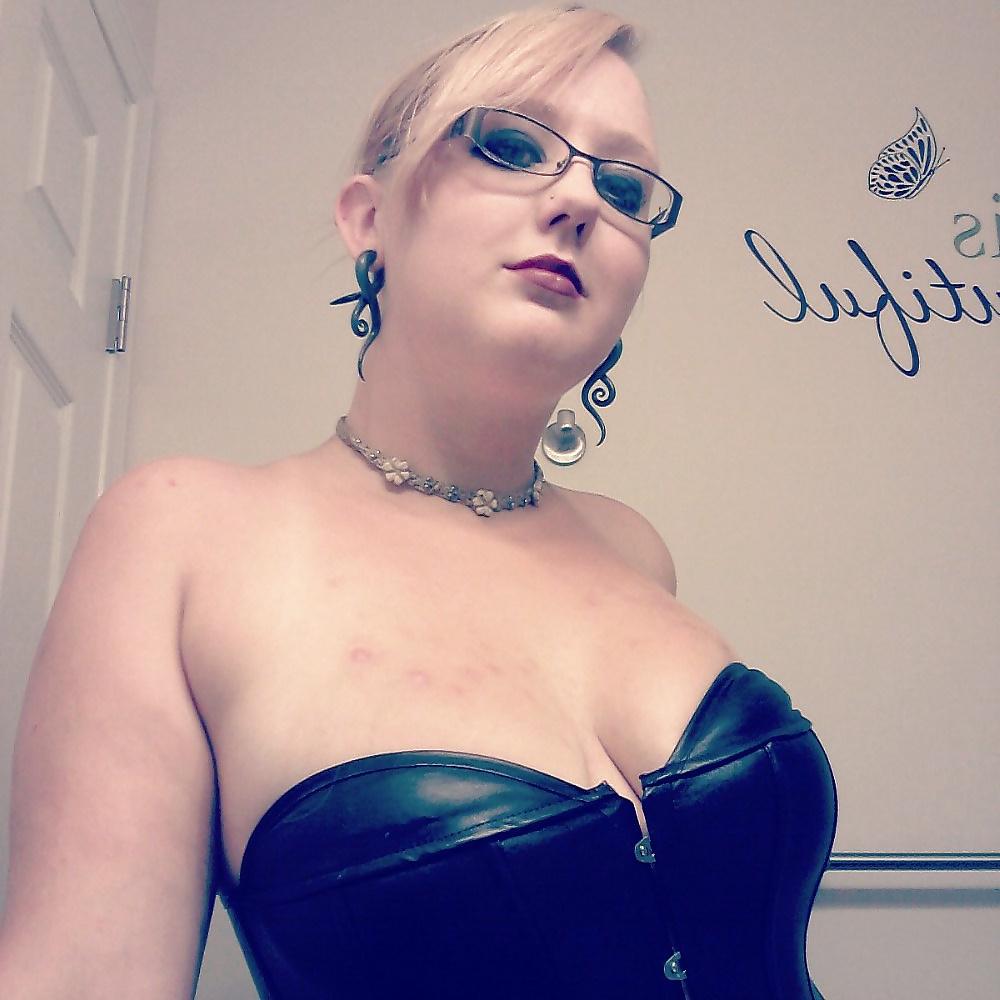 25P Danielle Emo Busty Teen Wank Slut